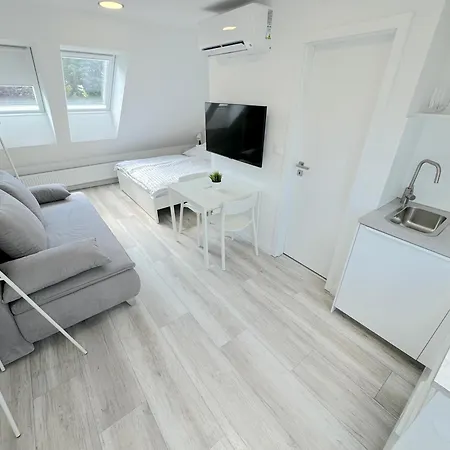 Krasny - 3 V Blizkosti Centra Apartament Bratysława
